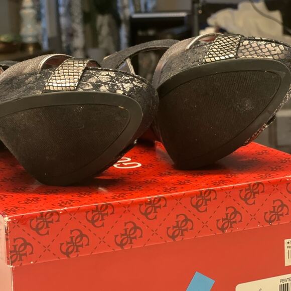 Guess Metallic and Black Snakeskin Heels with Box - 9.5 - Picture 10 of 14